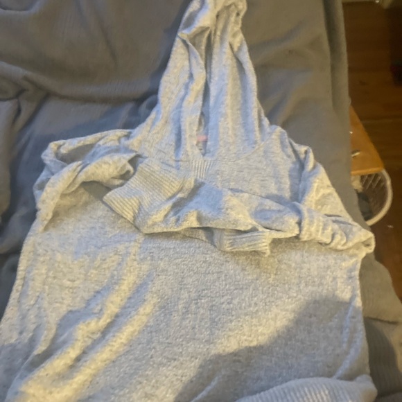 Grey long sleeve with a hood - Picture 2 of 2